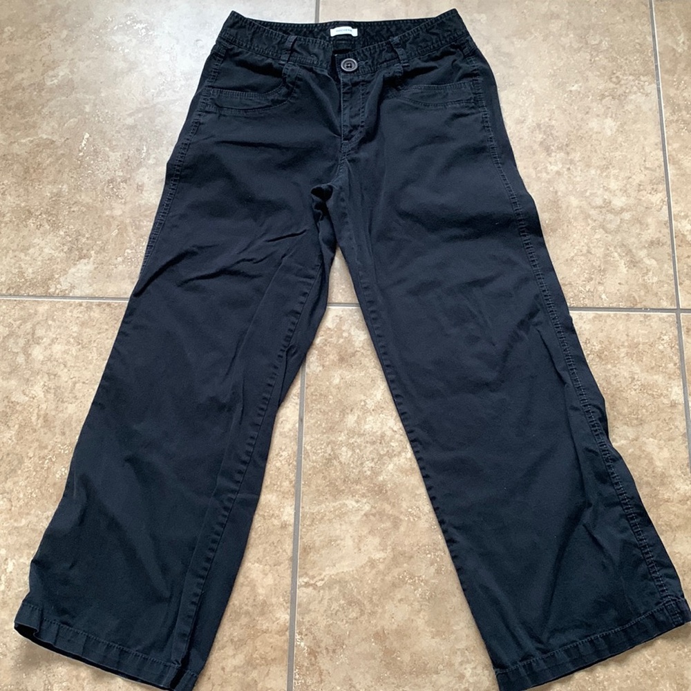 Dockers women’s wide-legged black chino pants. Size 6 short. Lightweight…